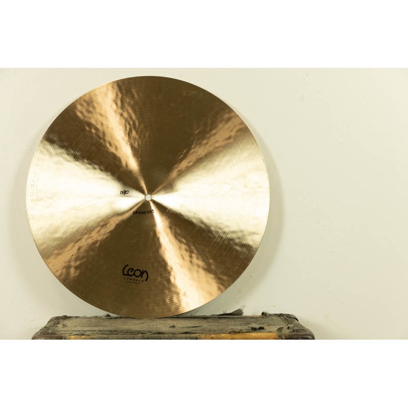 Leon 18" Vintage Medium Bell Regular Crash Cymbal 1380g